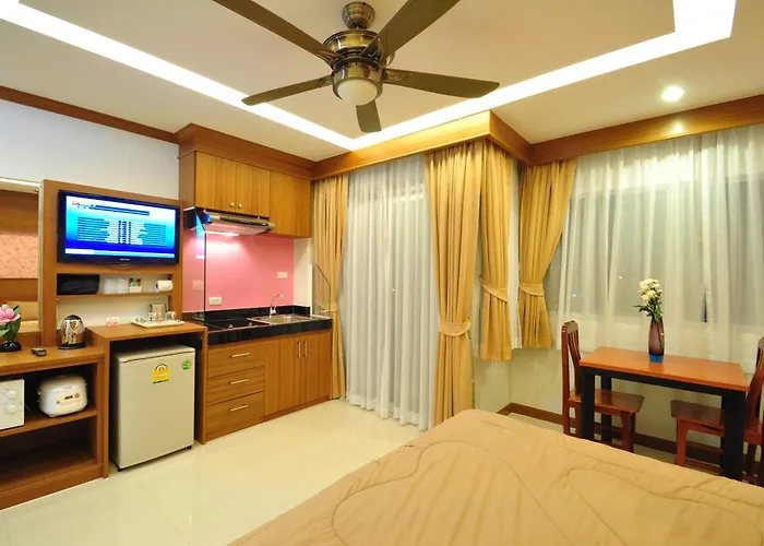 Green Harbor Hotel & Service Apartment