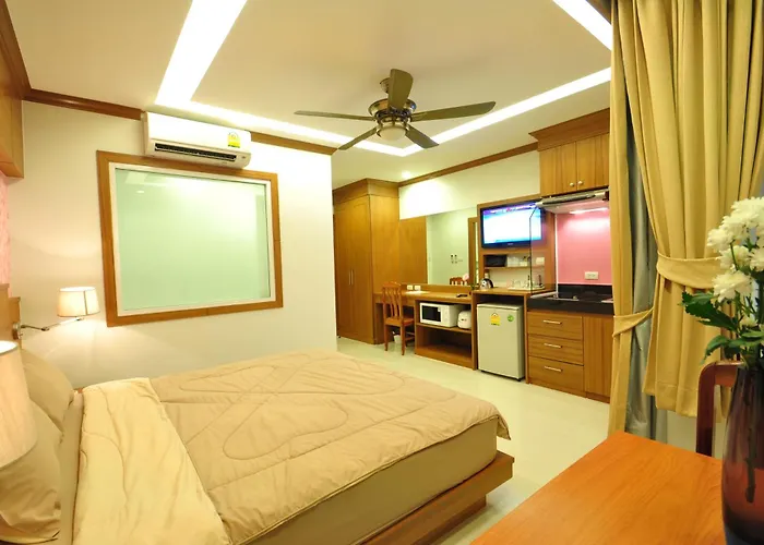 Green Harbor Hotel & Service Apartment